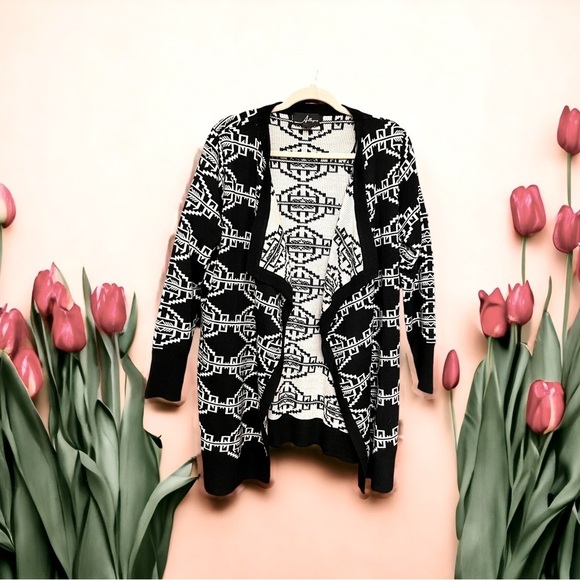 Allegra Sweaters - Allegra Size 1x Black and White Patterned Sweater
